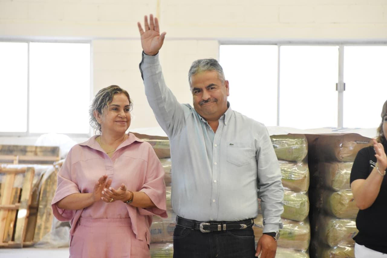 ENTREGA LEIJA CEMENTO SUBSIDIADO A FAMILIAS