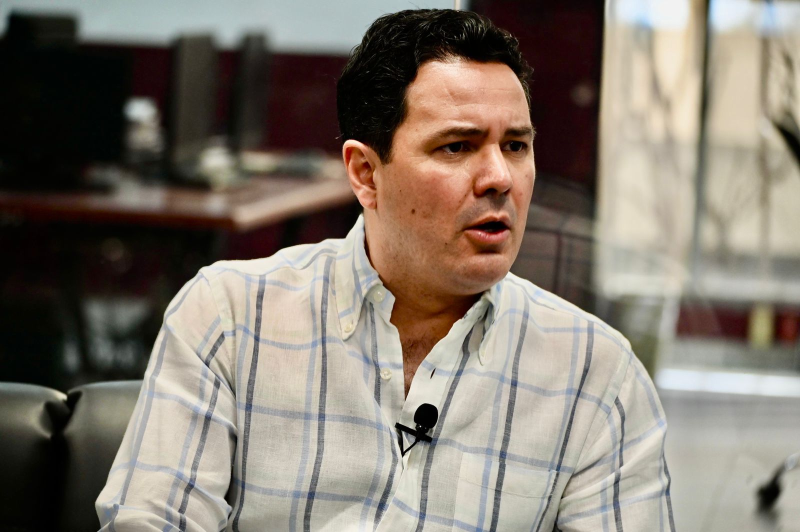 Pide Gerardo Aguado regular estacionamiento en vía pública