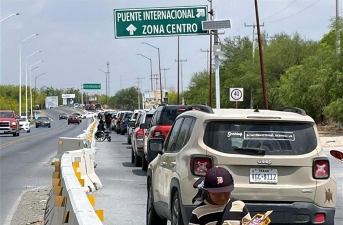 Saturan viajeros cruces de Texas