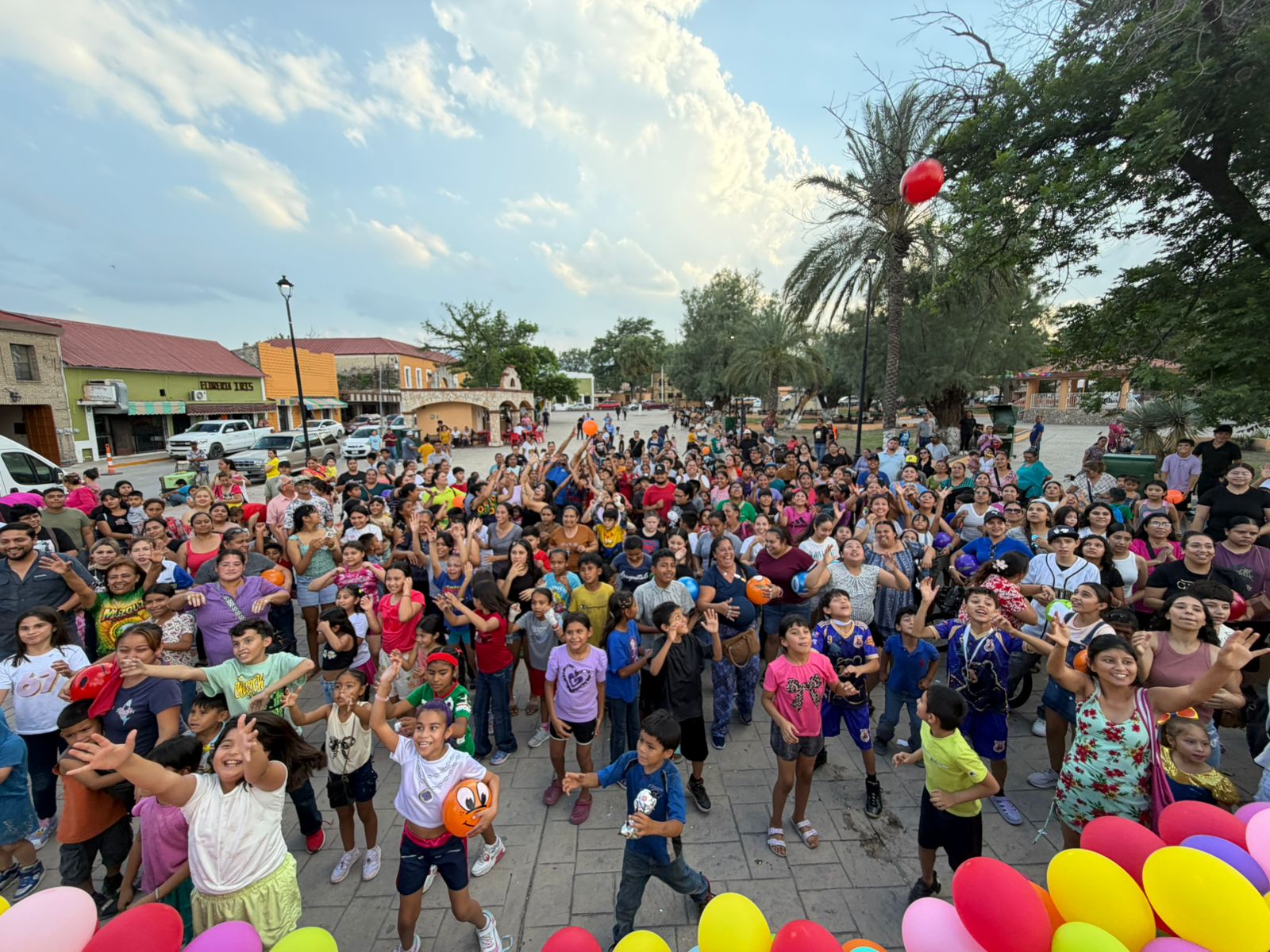 Festeja Laura Jiménez a los niños de Múzquiz
