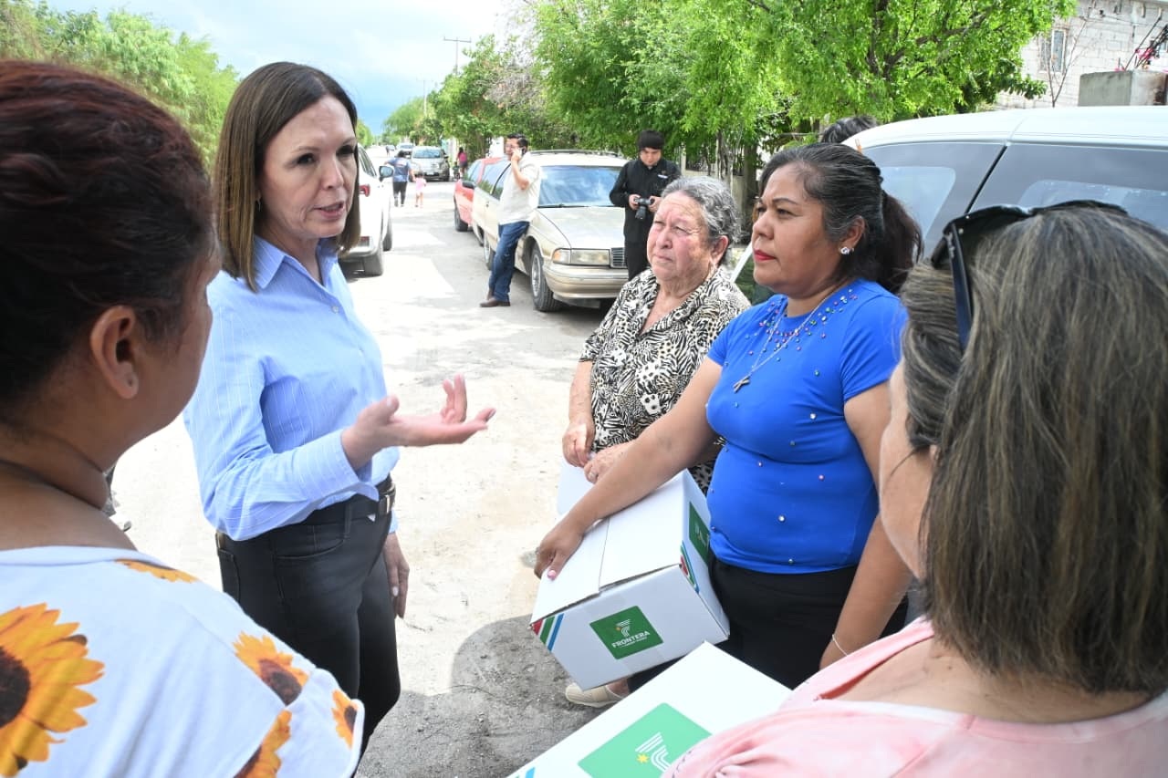 Sari Pérez y DIF atienden a familias afectadas por lluvias