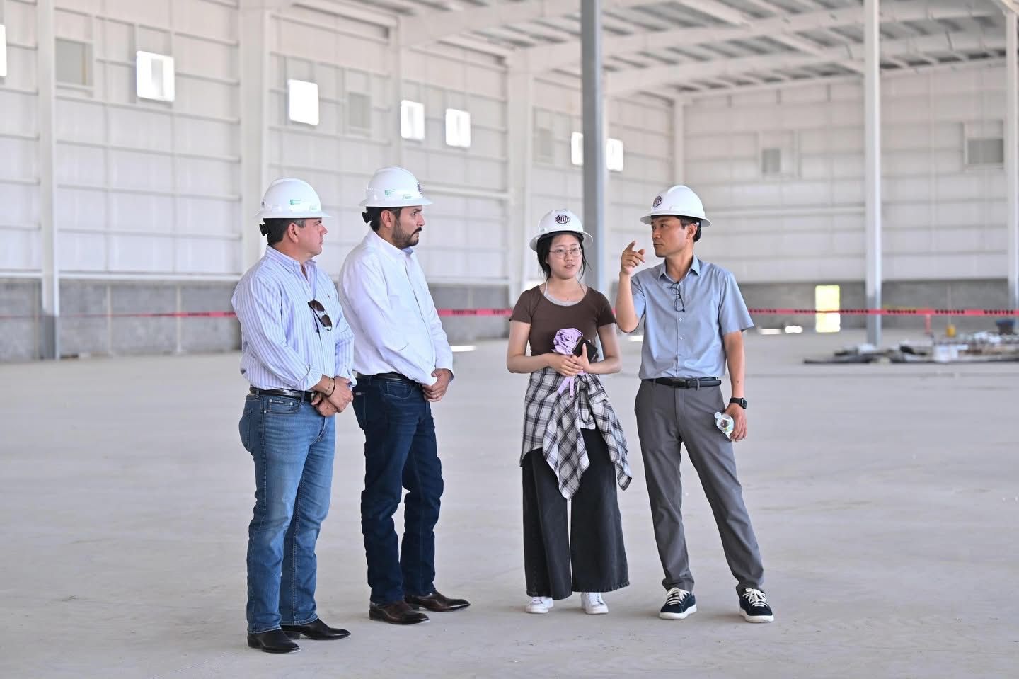 Carlos Villarreal supervisa avance de la planta YURA