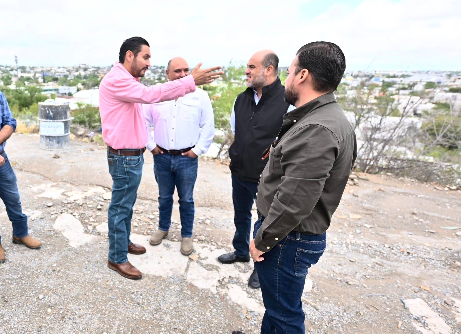 Carlos Villarreal revisa avances del Centro Integral de Seguridad