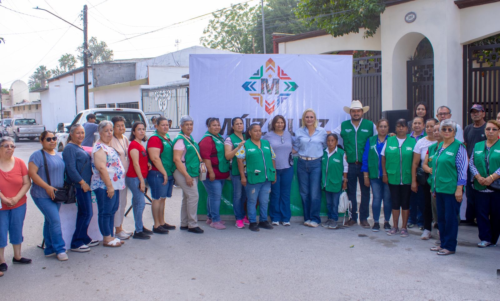 Inicia Laura Jiménez obra de red de drenaje en calle José Flores González en Múzquiz