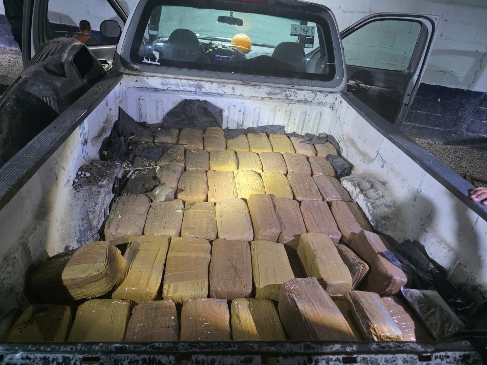 Decomisan 100 kilos de marihuana; un detenido