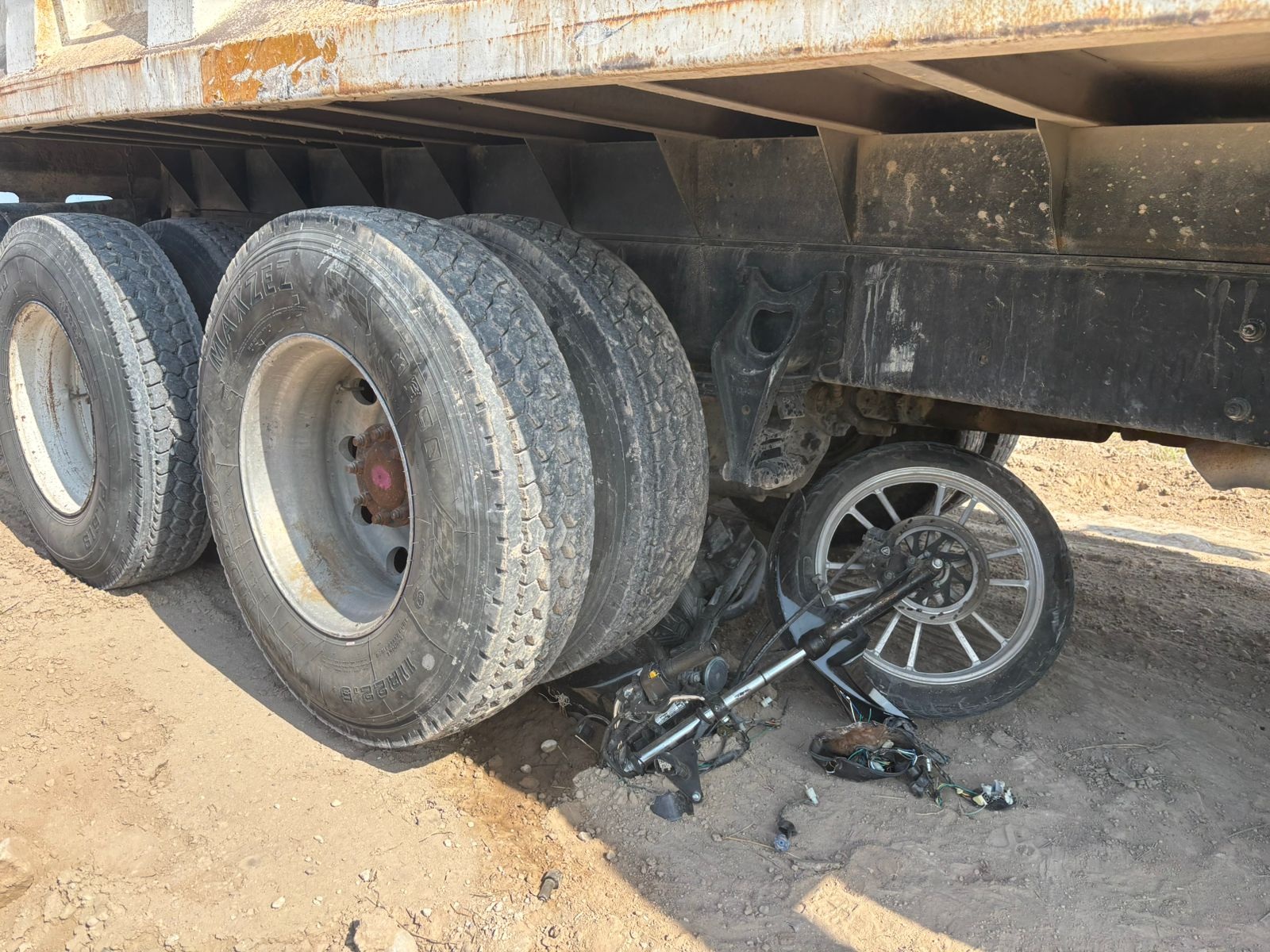 Sacude trágico accidente; muere joven motociclista