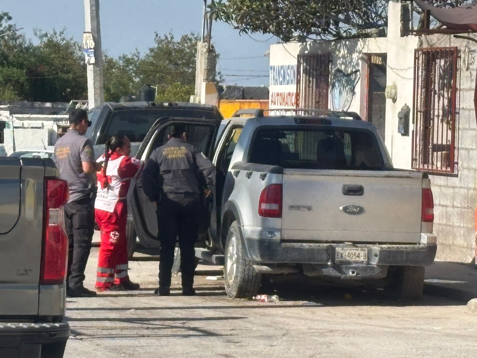 Lo encuentra la muerte adentro de camioneta