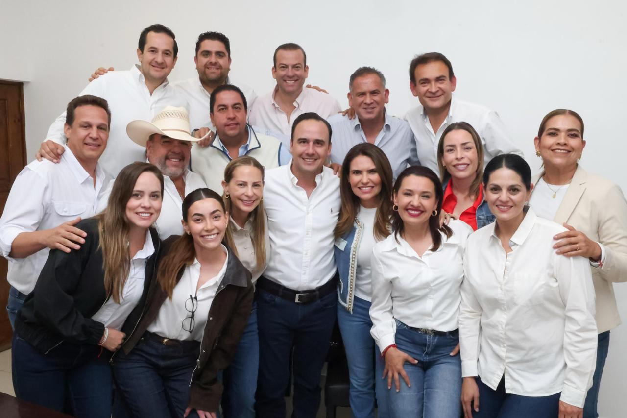 Se reúnen Manolo y grandes amig@s