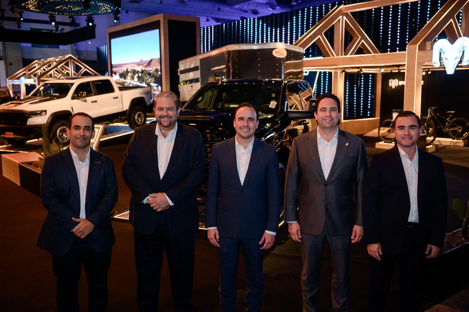 FABRICAN EN COAHUILA LAS MEJORES CAMIONETAS DEL MUNDO.- MANOLO
