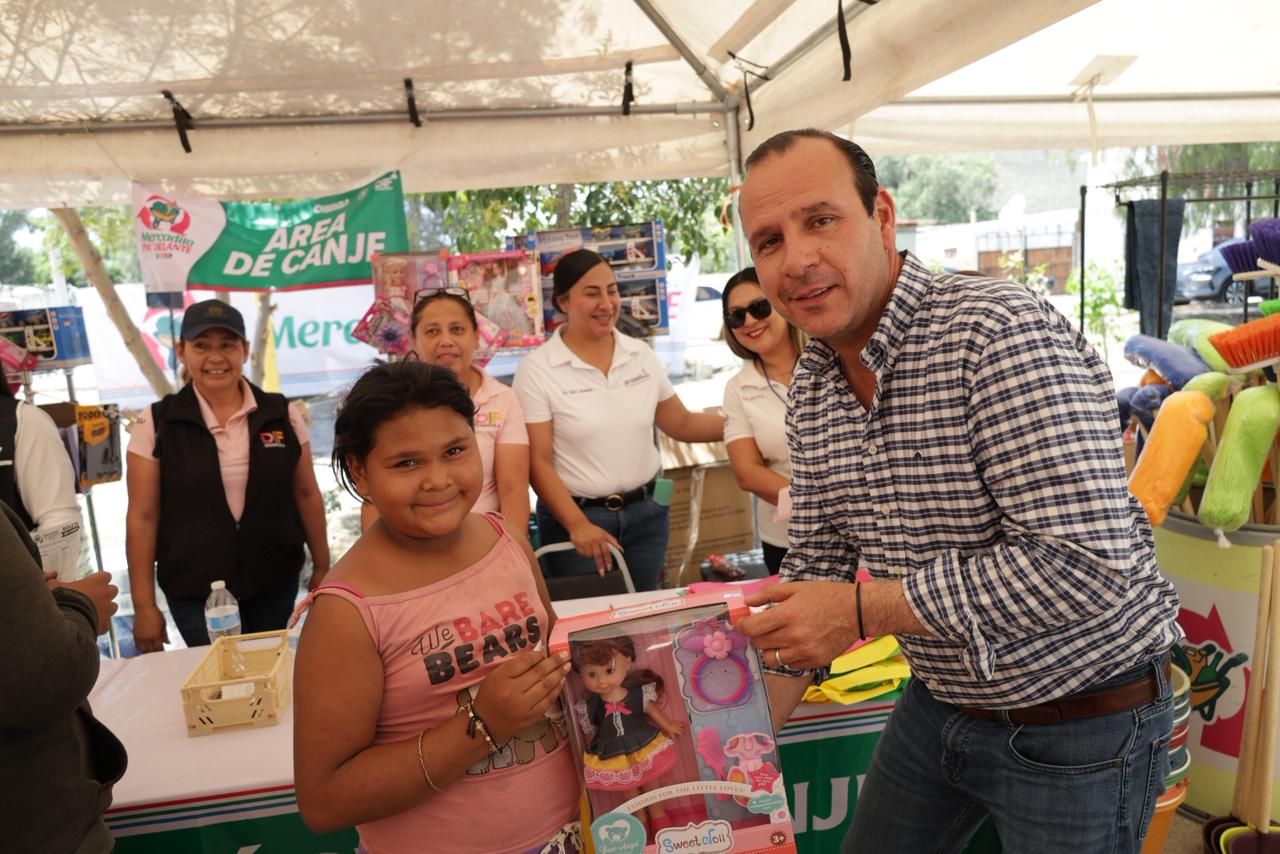 Encabeza Liliana Salinas el «Mercadito Pa’Delante»