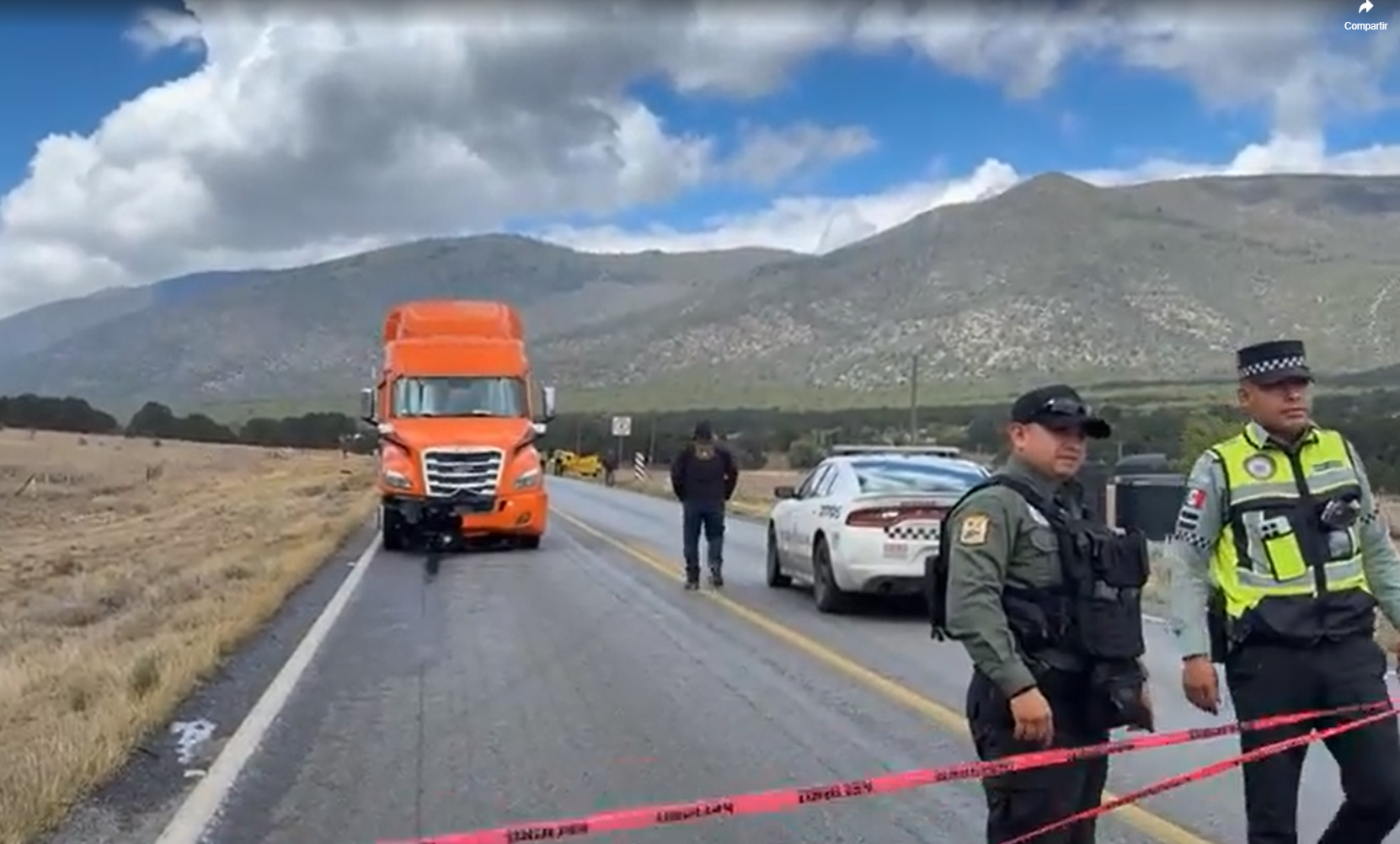 Motociclista pierde la vida tras chocar contra tráiler