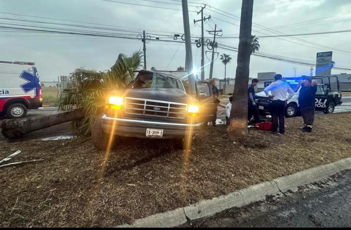Chocan coahuilenses en NL, fallece acompañante