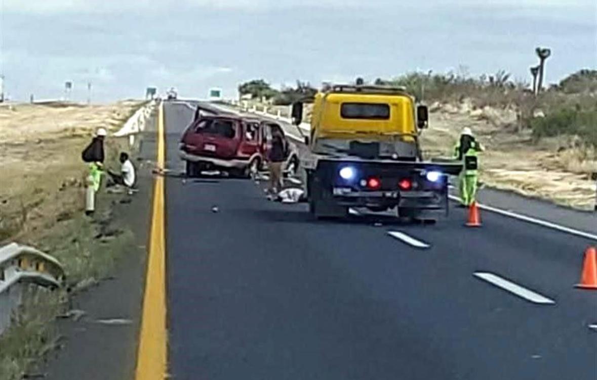 Mueren dos tras volcar en la Saltillo-Matehuala