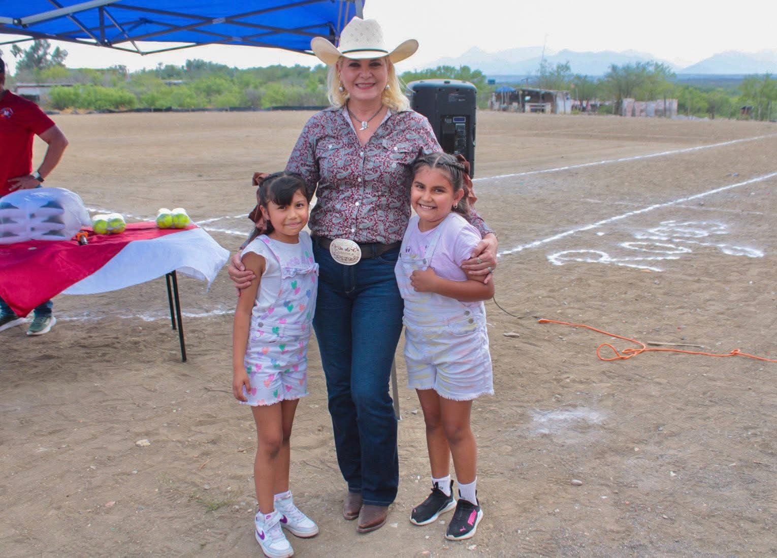 Inaugura Laura Jiménez Liga de Softbol Femenil