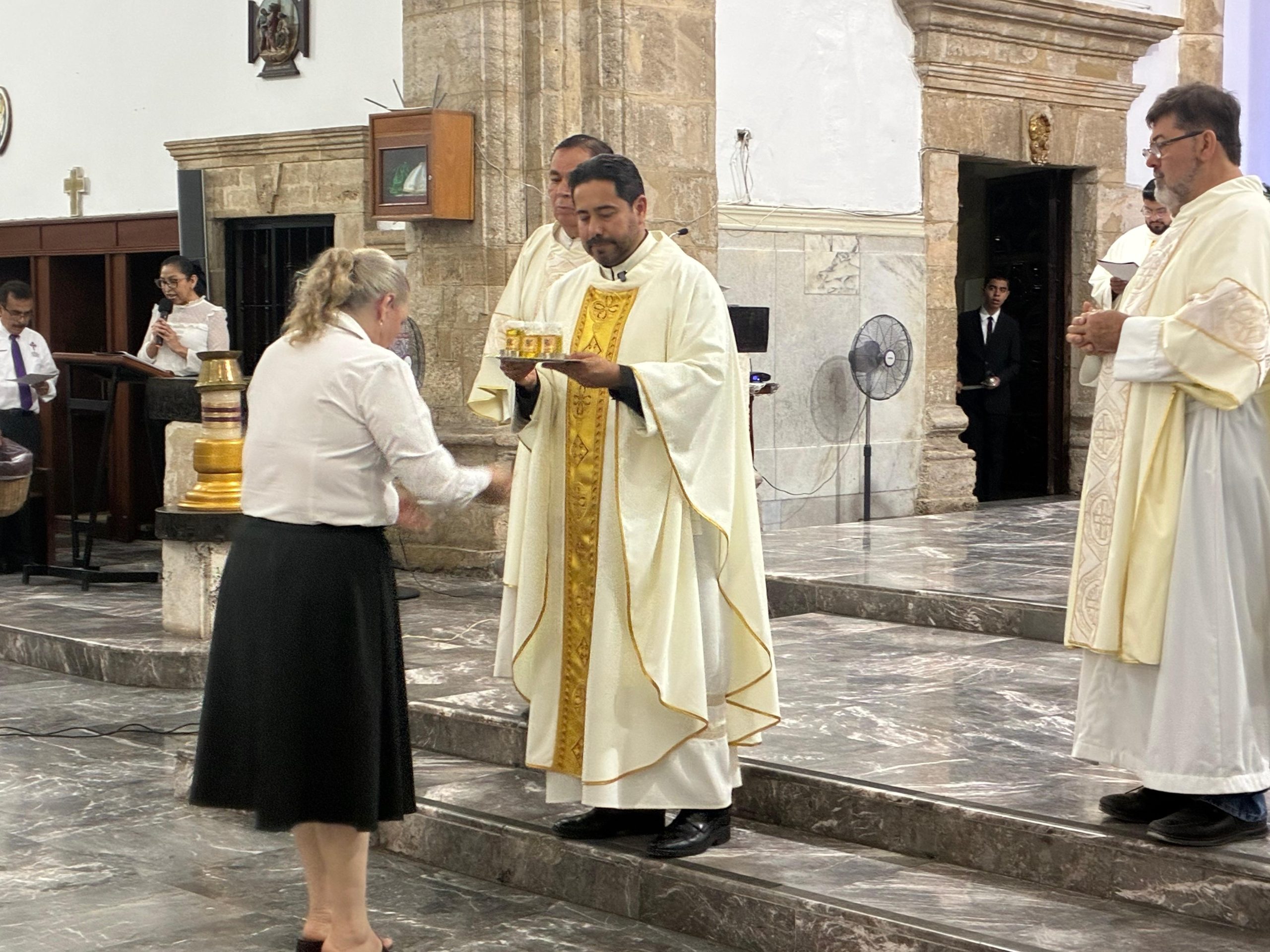 Celebran Recepción de los Santos Óleos