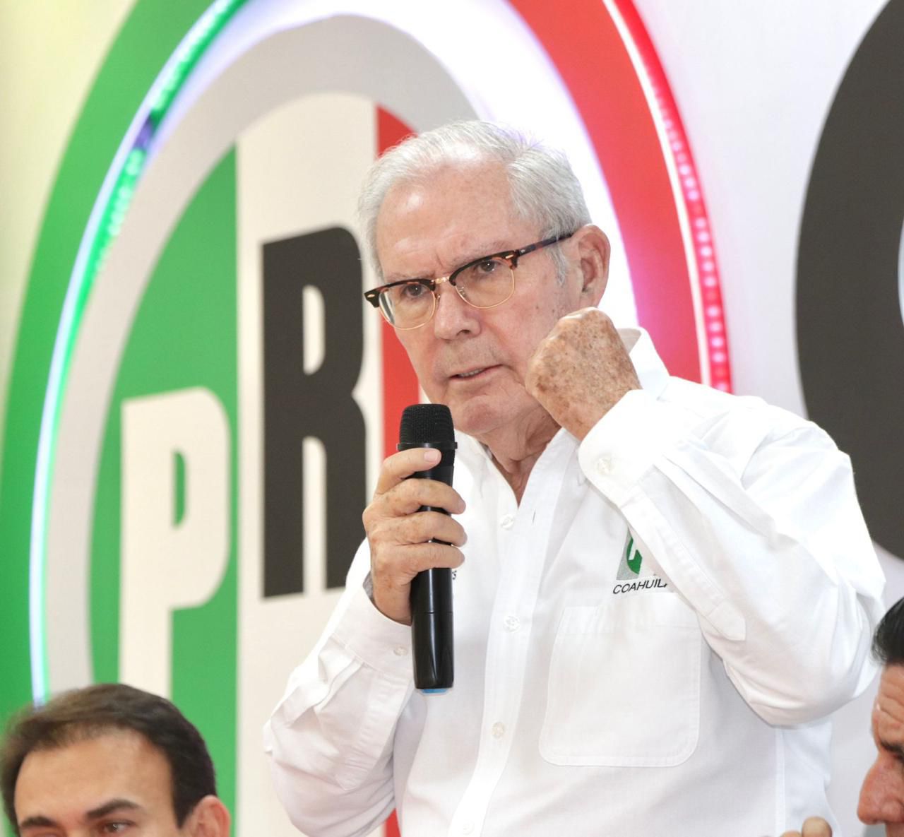Gasolina nunca bajó; Morena engañó a México, señala PRI