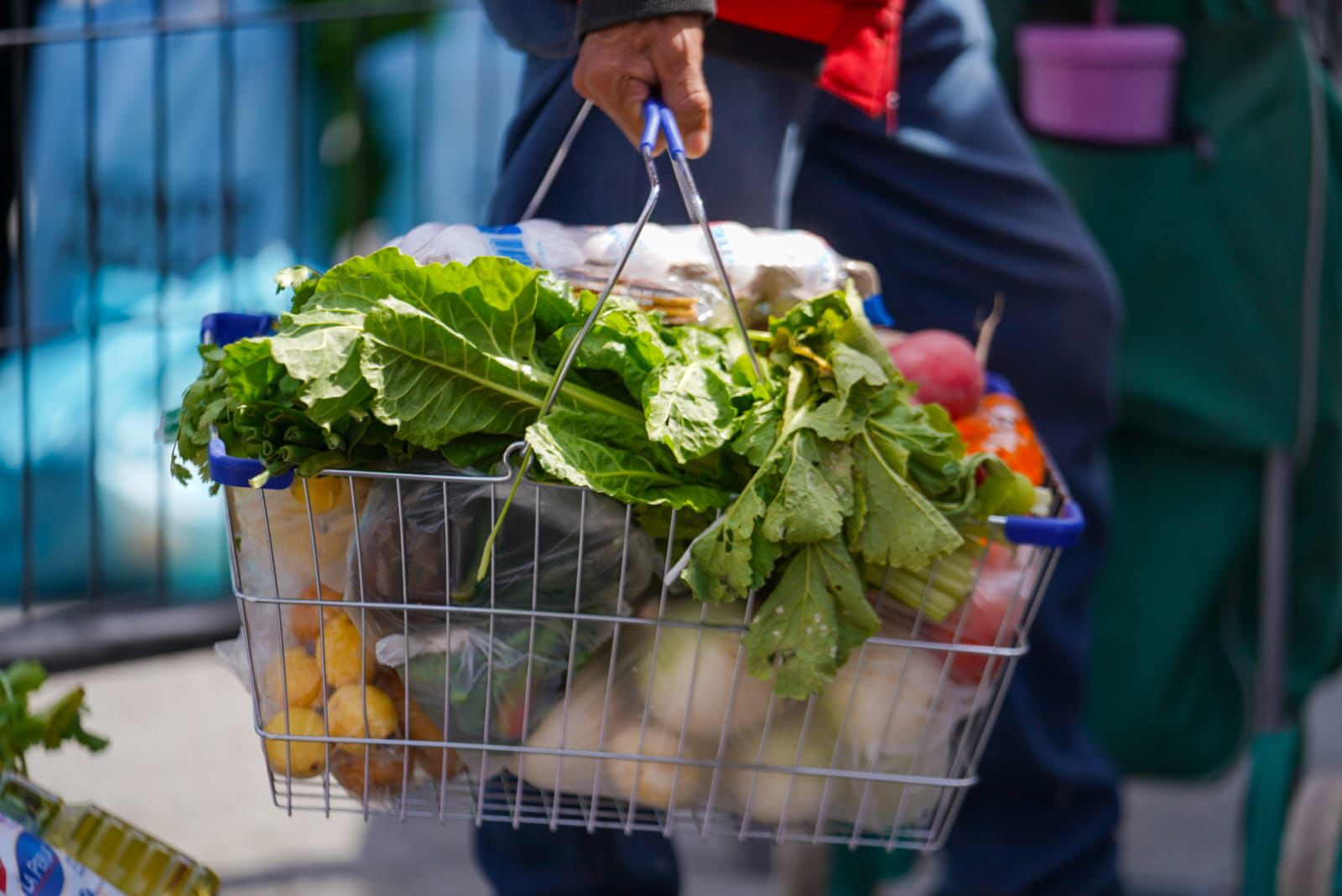Impulsa economía familiar con Mercadito de a Peso