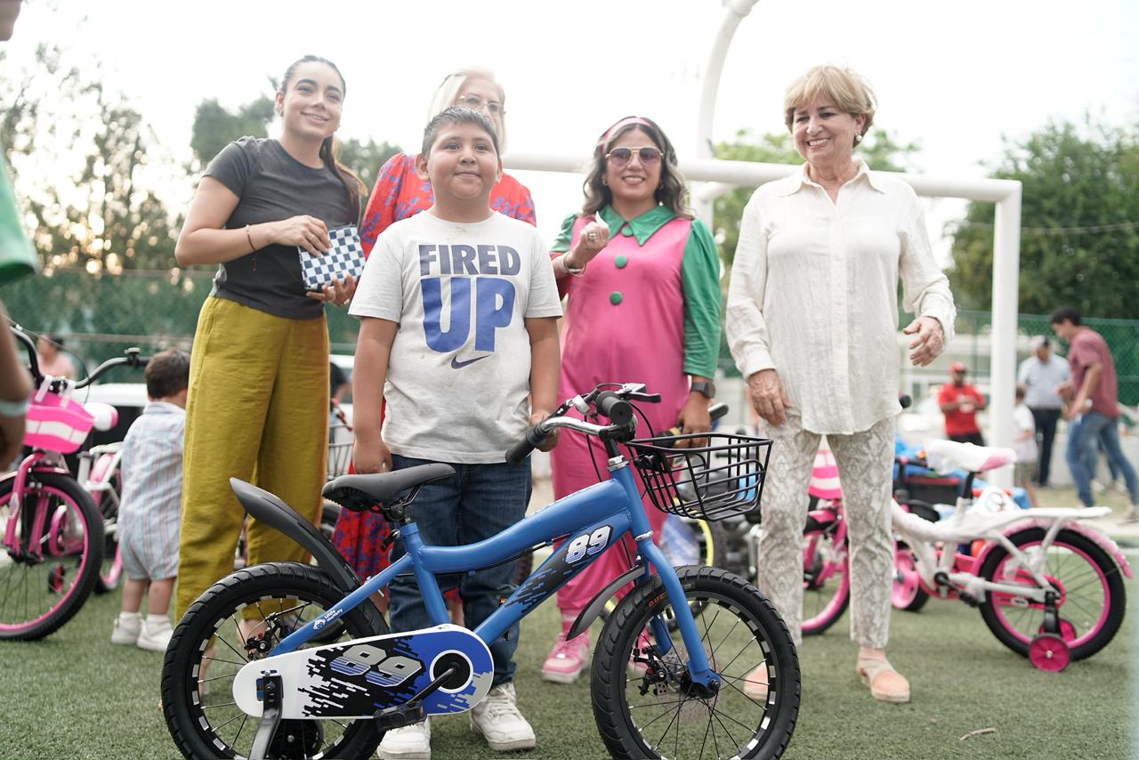 FESTEJA SABINAS DÍA DEL NIÑO EN AGUJITA