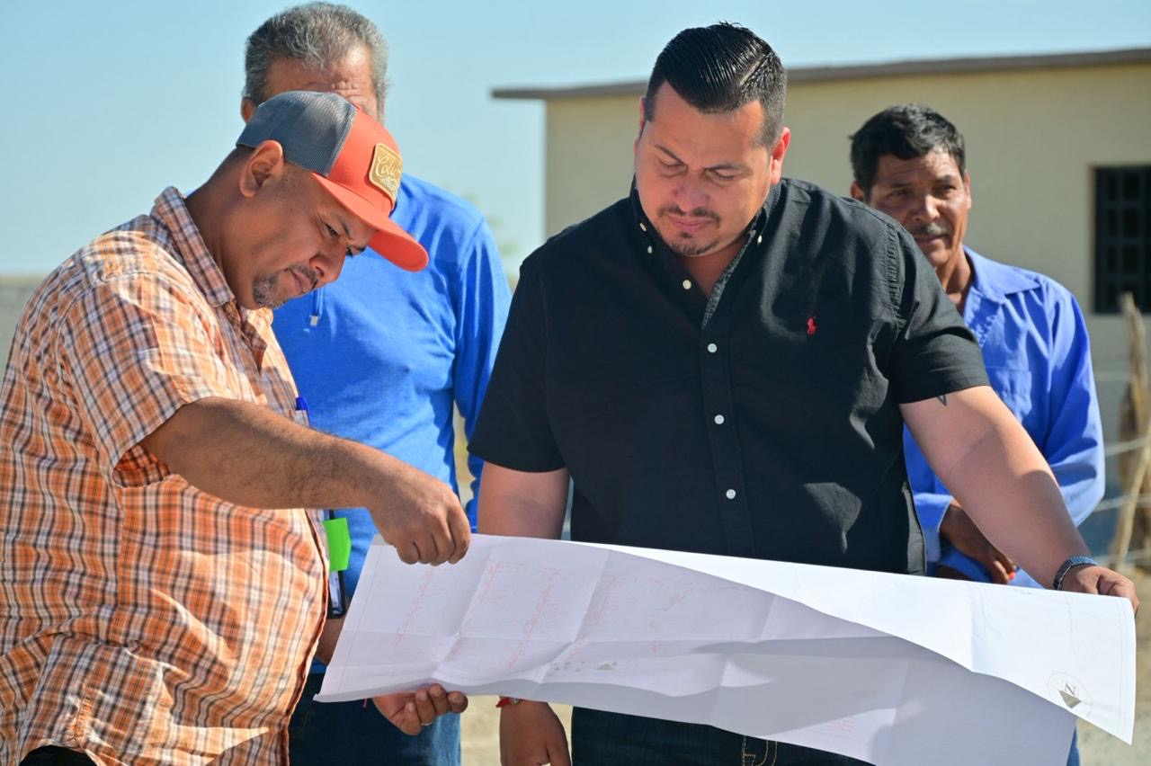 RECORRE JAVIER FLORES COLONIAS; ATIENDE PETICIONES CIUDADANAS
