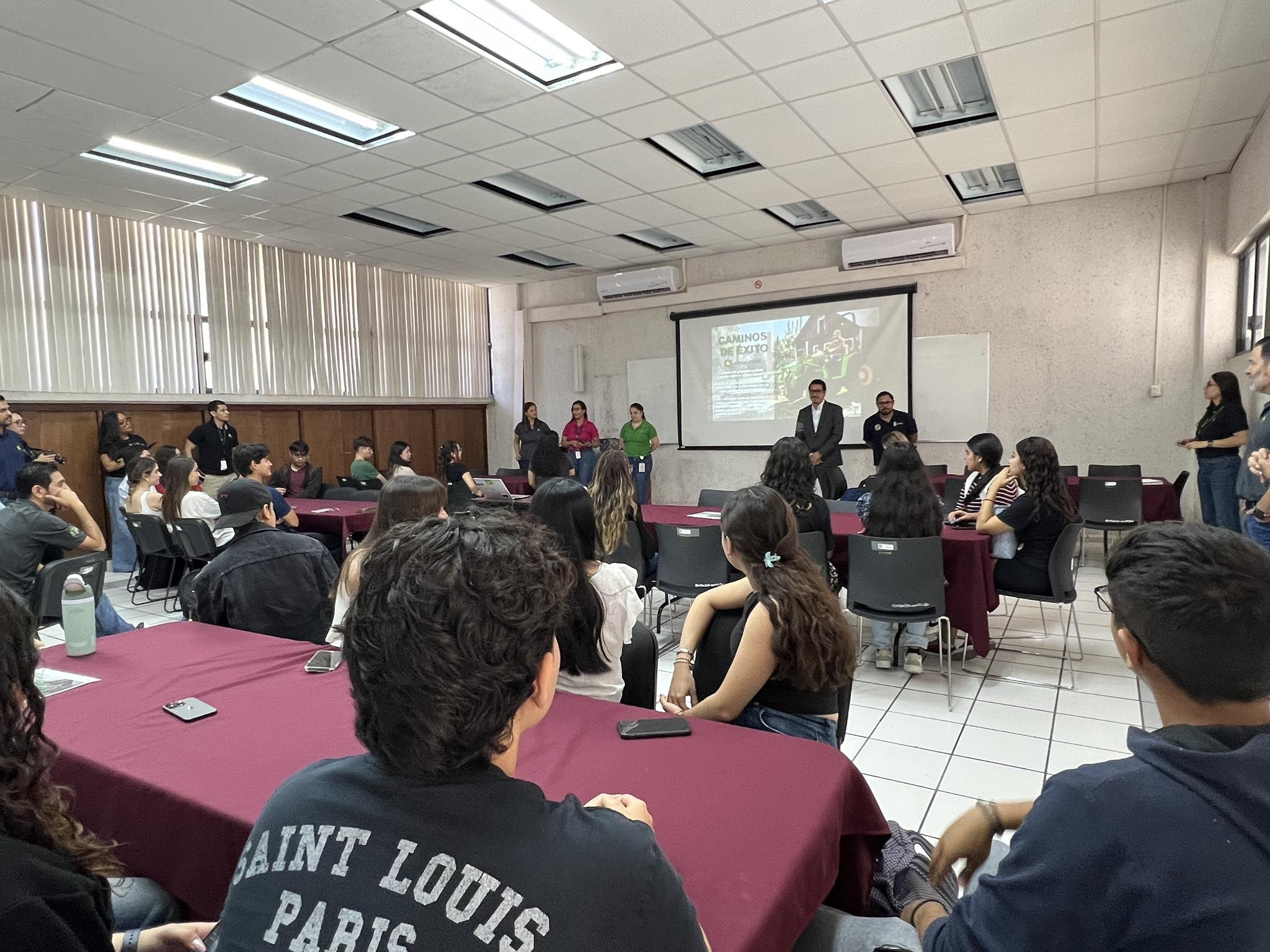 Fortalece TEC Saltillo la vinculación laboral