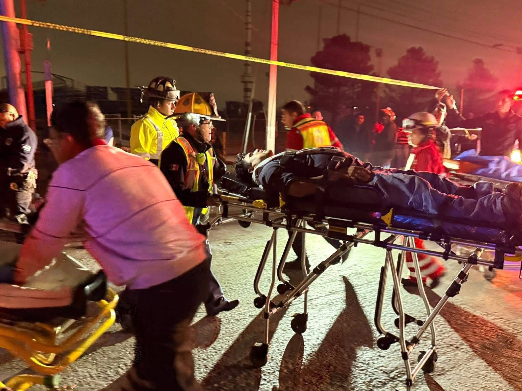 Tren embiste camión de personal: deja un muerto y 15 heridos