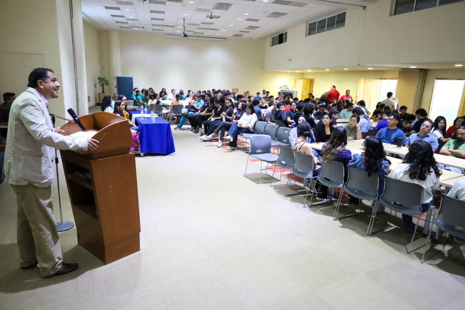 Dialogan sobre equilibrio ambiental en la UAdeC