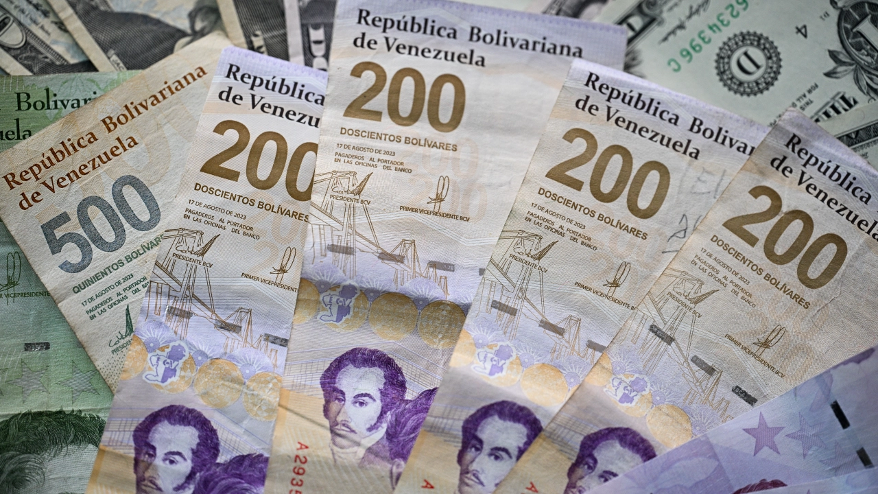 Gobierno de Venezuela anuncia aumento de ingreso mensual para trabajadores a 240 dólares