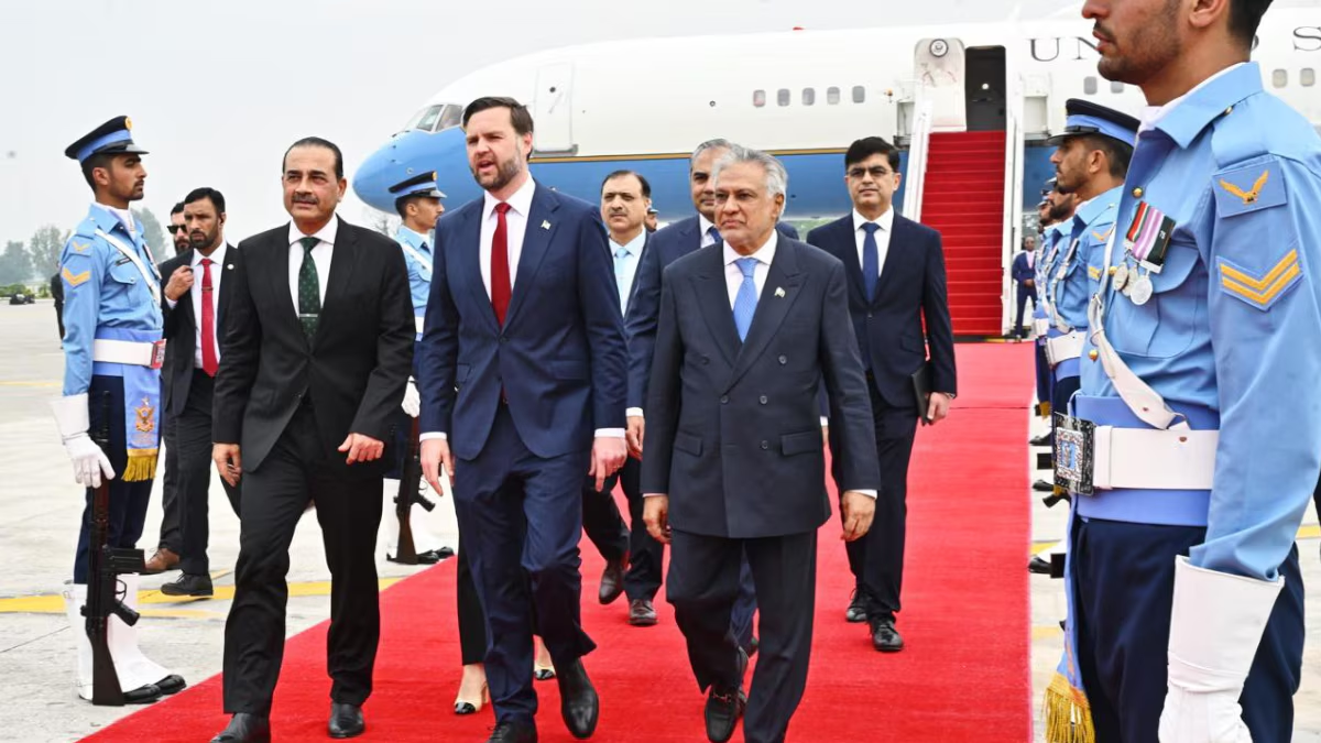 EU e Irán concluyen primera ronda de diálogo: Dan señales de acuerdo, pero persisten diferencias por Ormuz