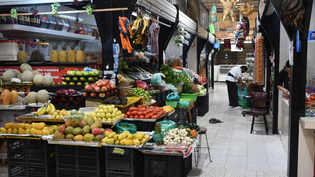 Alzas mayores a 100% en frutas y verduras obligan a comprar “de poquito”
