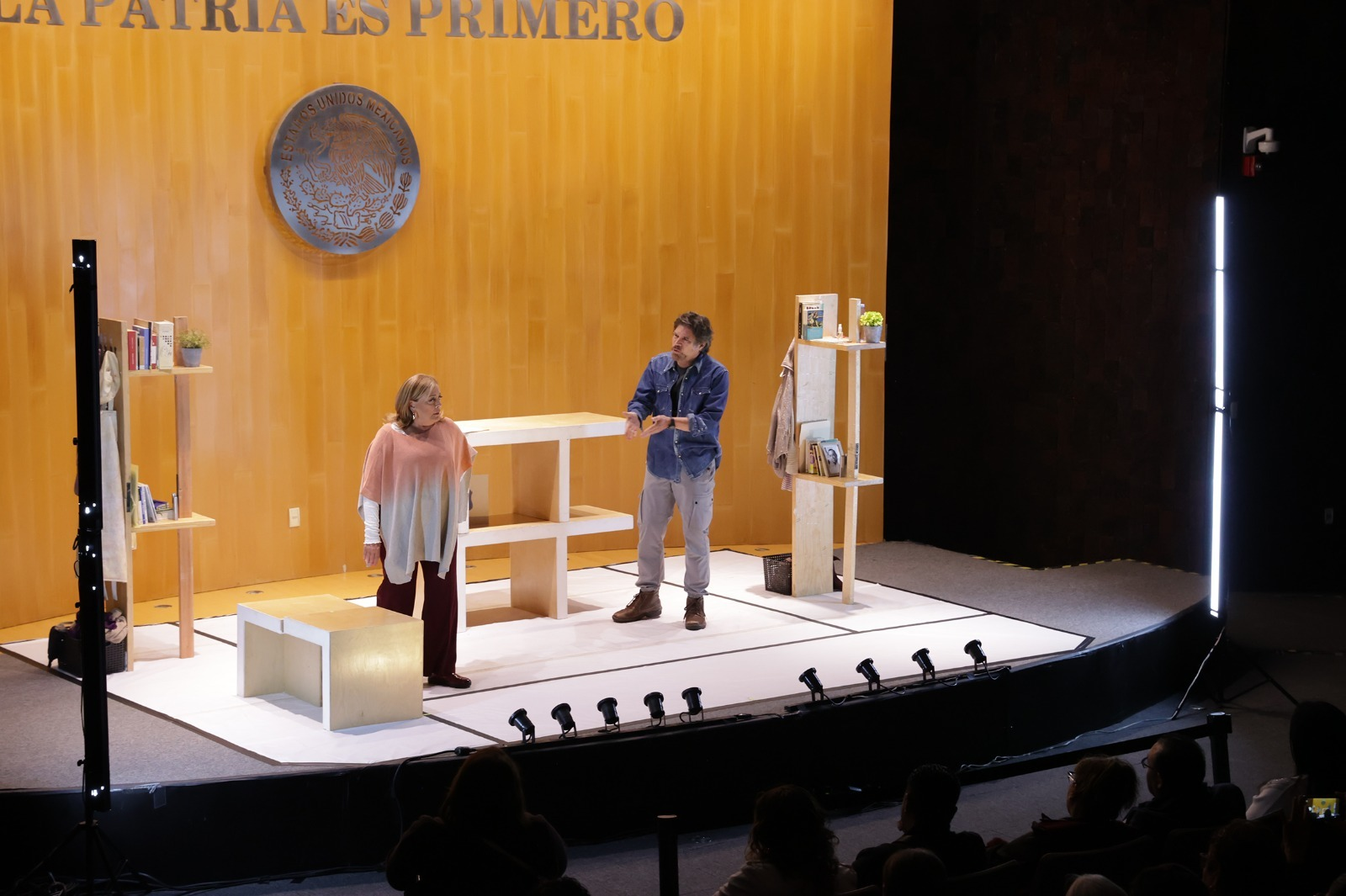 Presentan en San Lázaro la obra teatral “La Profesora”