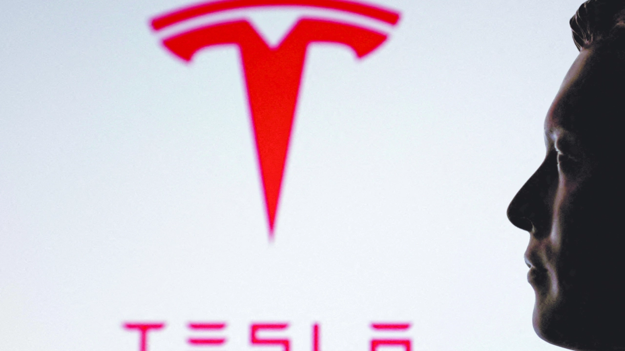 Acciones de Tesla saltan casi 7% tras anunciar que finalizó el diseño de su chip AI5