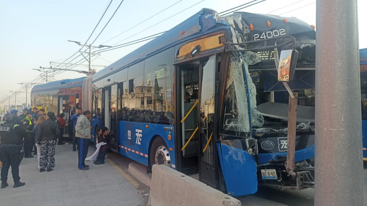 Trolebús Elevado choca contra la estación Covadonga en Chalco; hay al menos 20 heridos