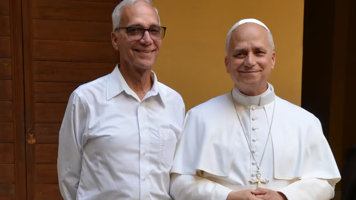 Amenaza de bomba contra casa del hermano del papa León XIV activa a la policía de Chicago; investigan incidente