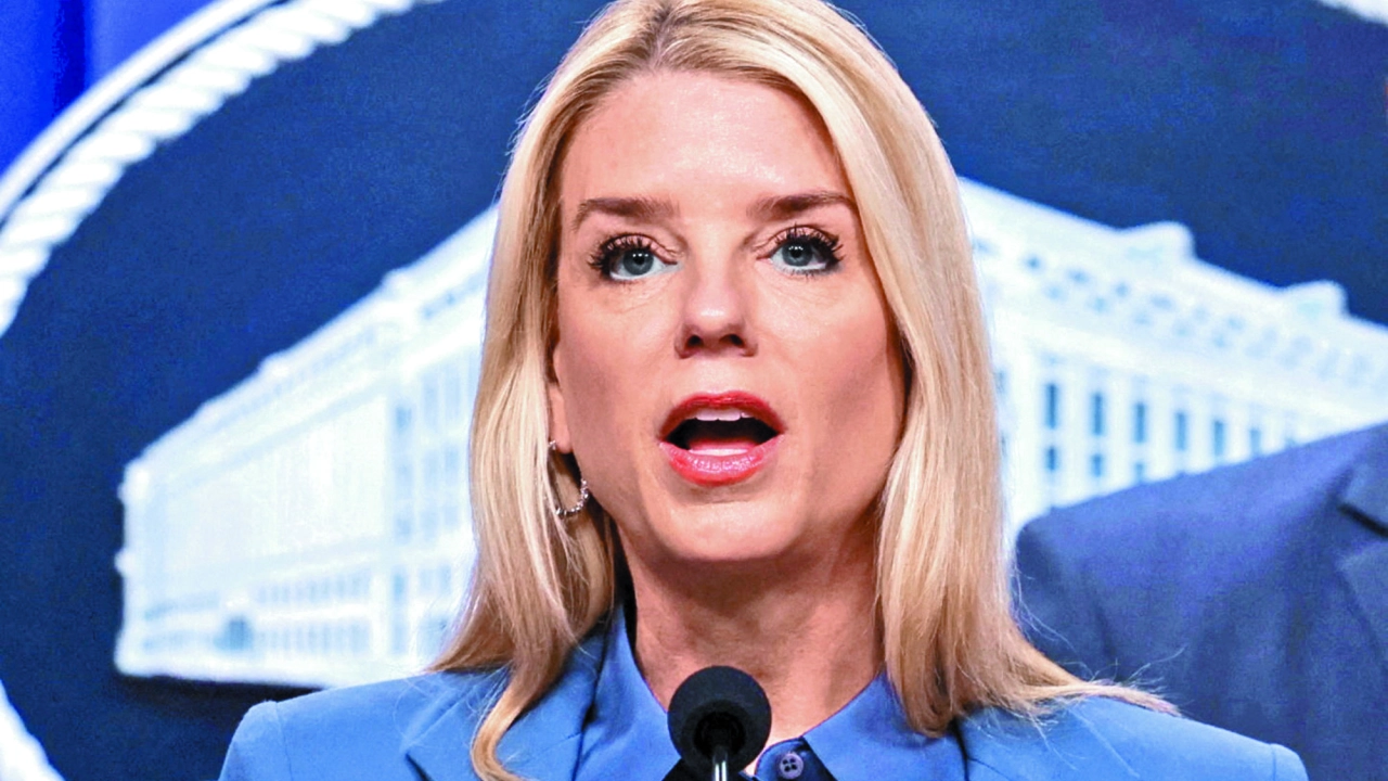 Trump destituye a Pam Bondi como fiscal general de Estados Unidos