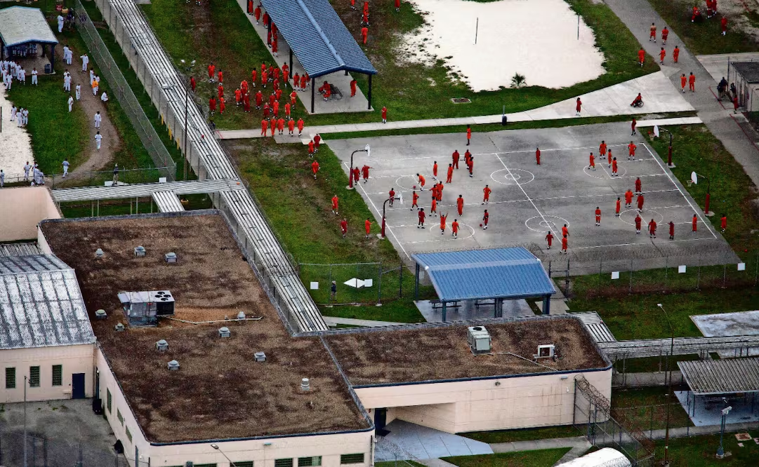 Denuncian falta de cuidados y maltratos contra migrantes embarazadas arrestadas en EU; reportan casi 70 mil personas en centros de detención