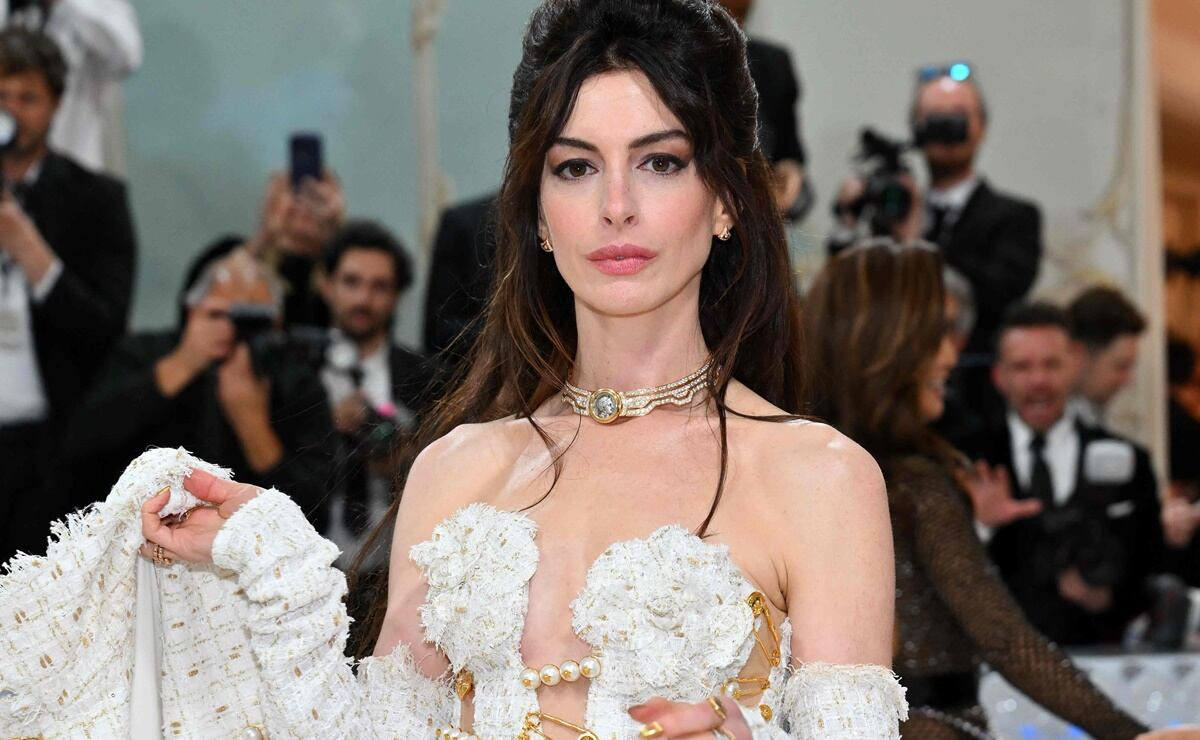 Anne Hathaway es elegida como la más bella del mundo según People en 2026