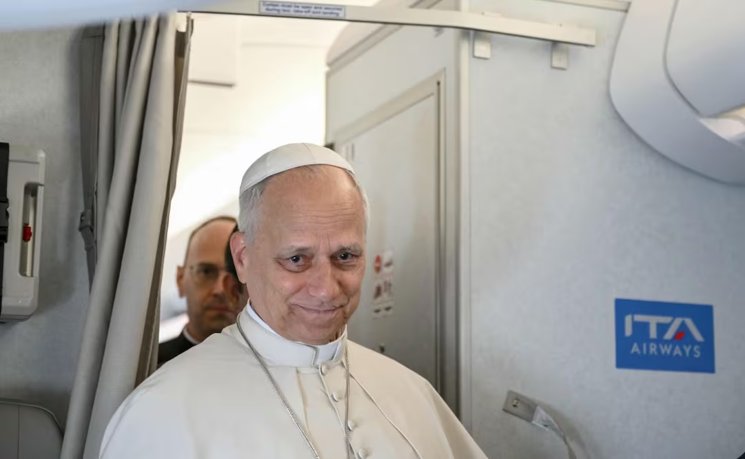 Papa León rinde homenaje a Francisco en primer aniversario de su mu3rte; destaca legado de su antecesor