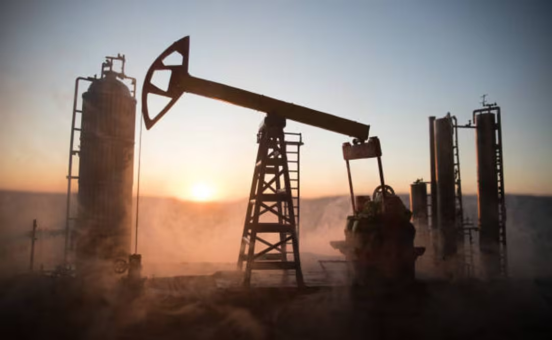Precio del petróleo se mantendrá elevado, advierte Banco Mundial; costos de la energía subirán 24%