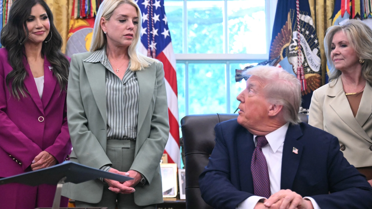Exfiscal general Pam Bondi comparecerá ante comisión del Congreso en mayo por caso Epstein