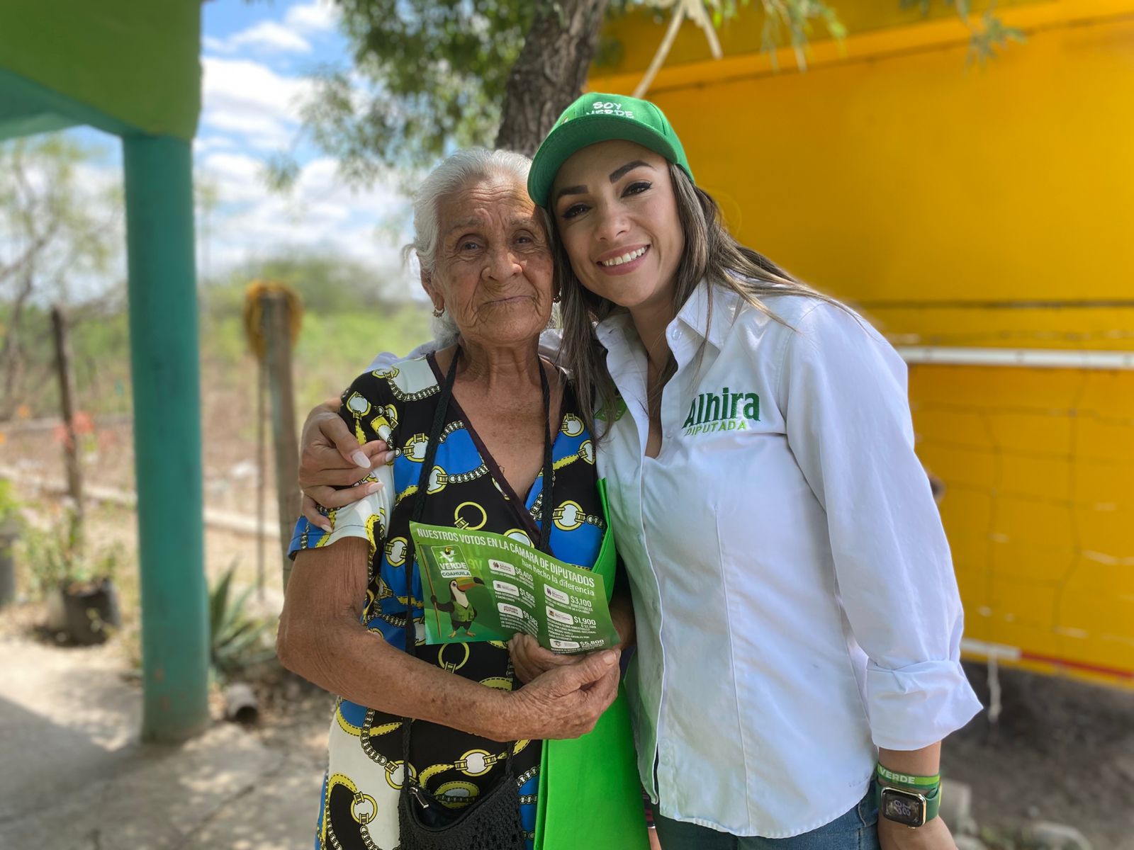 Escucha Alhira Reséndiz a familias de Barroterán