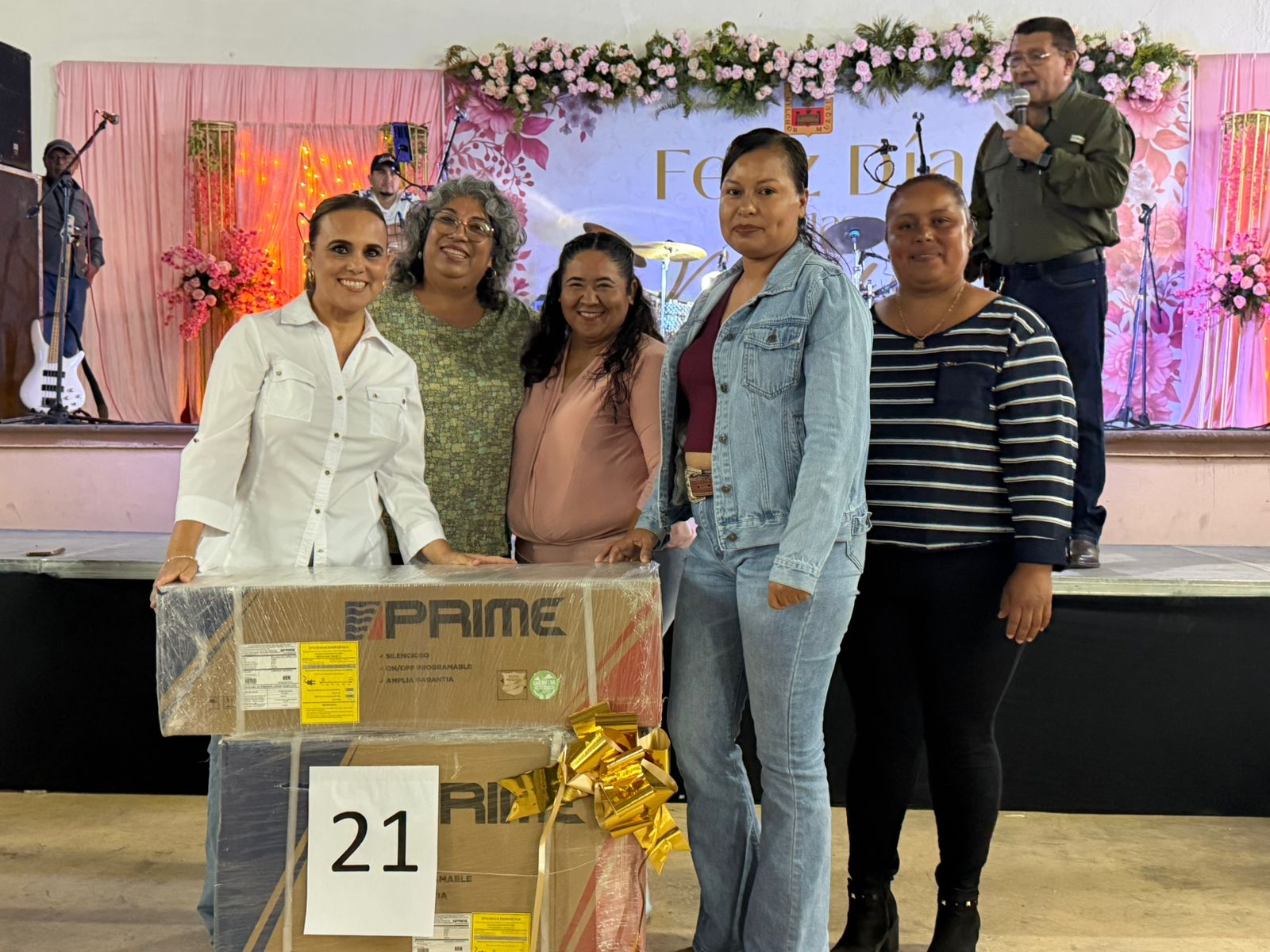 Celebran en Villa de las Esperanzas el segundo festejo del Día de las Madres