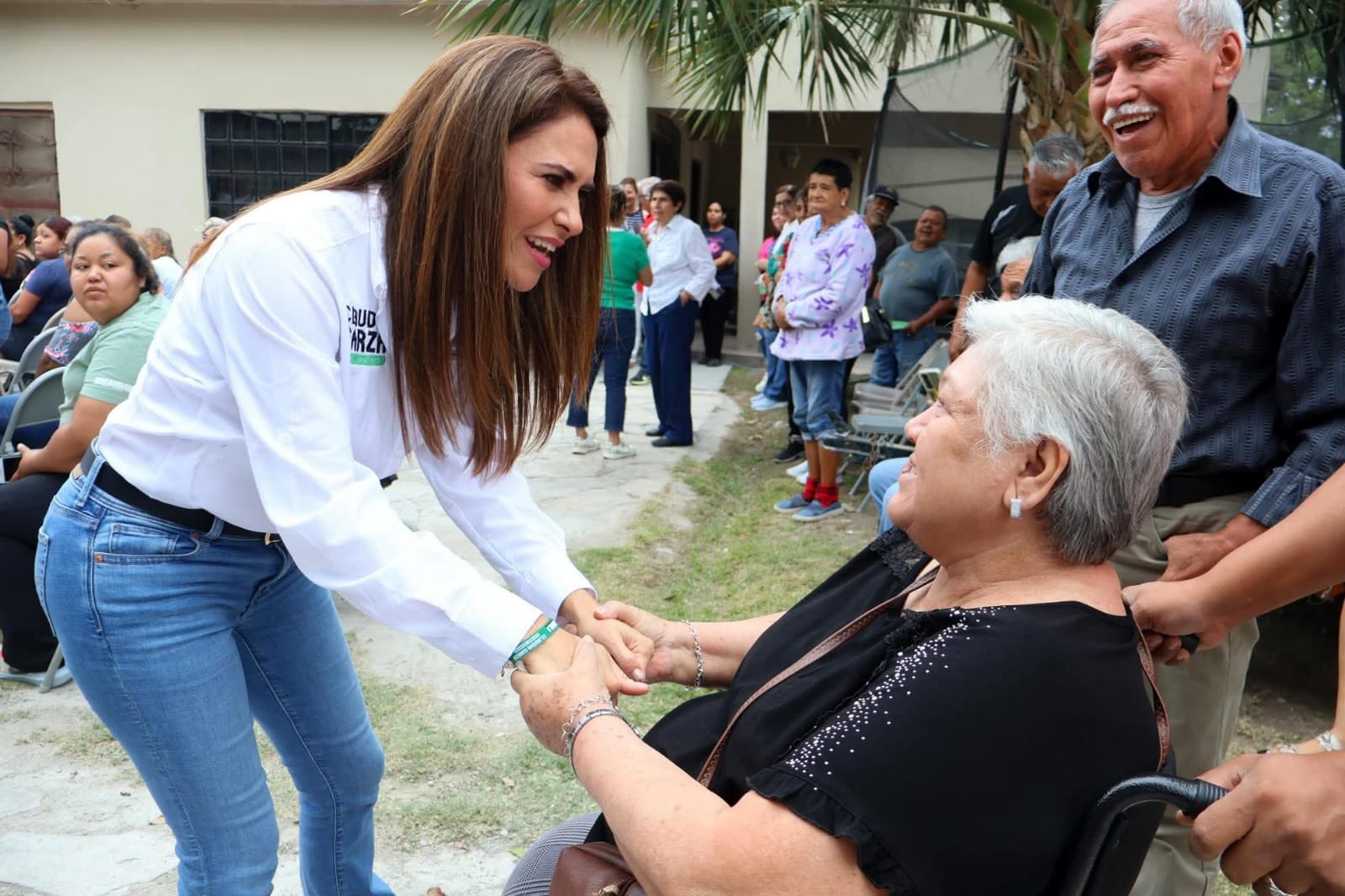 Claudia Garza establece compromisos en Allende
