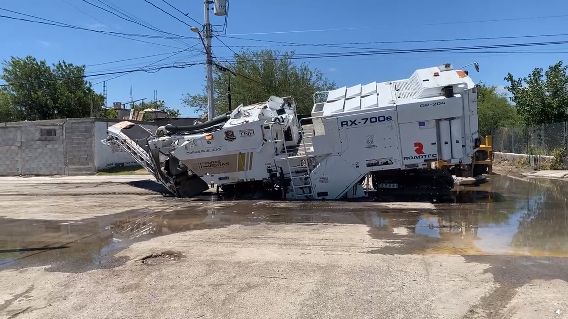Colapsa pavimentadora en calles de Piedras Negras