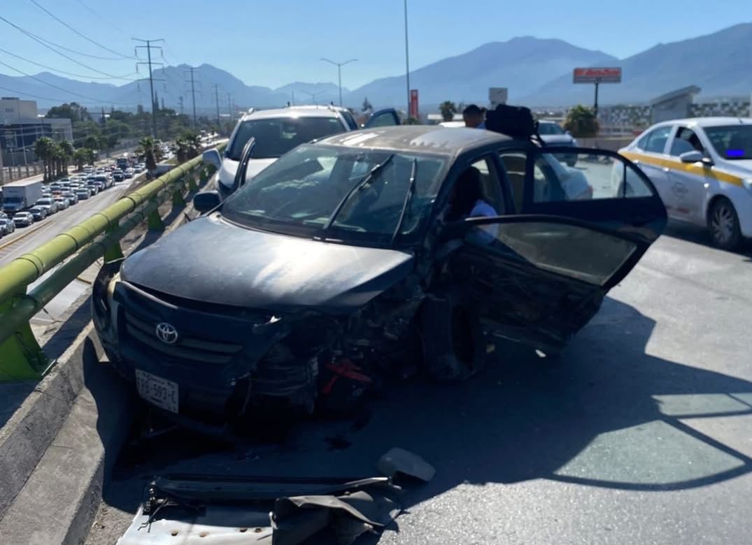 Cerrón provoca aparatoso choque en Fundadores; mujer termina lesionada
