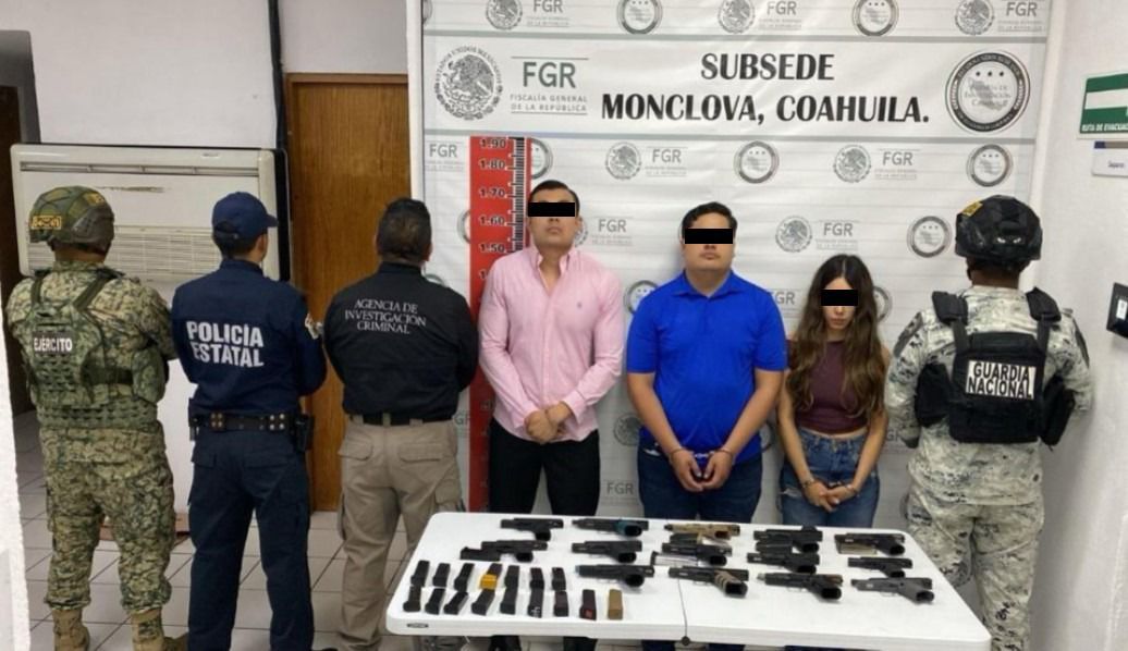Atrapan agentes policiacos de Coahuila a 3 con armas