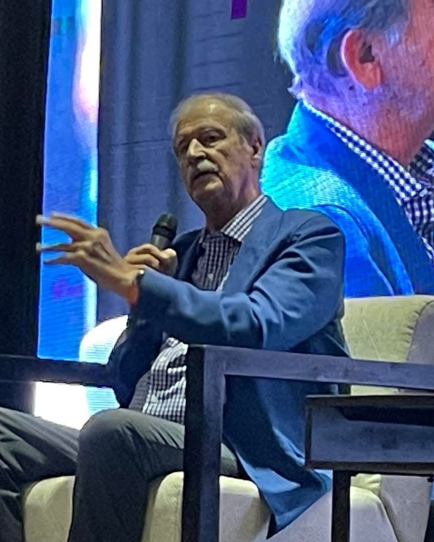Llama Vicente Fox a fortalecer a Coahuila