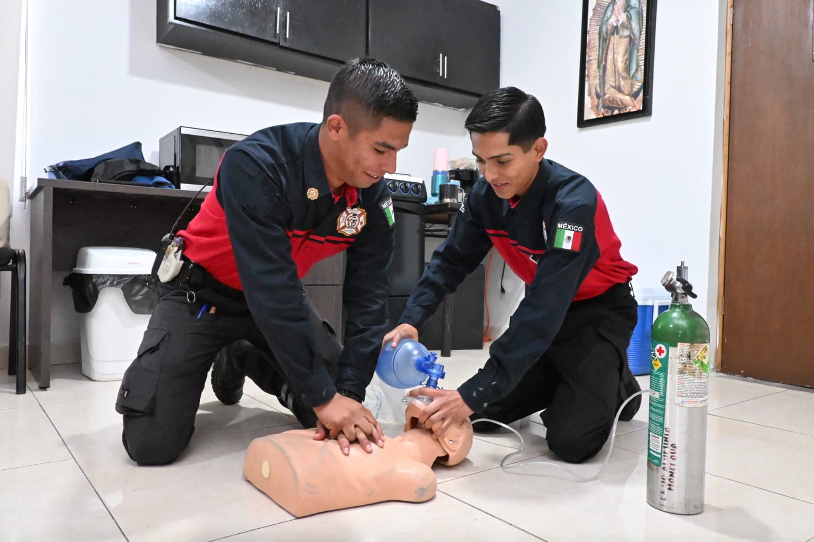 Capacitan a Bomberos de Frontera en soporte vital