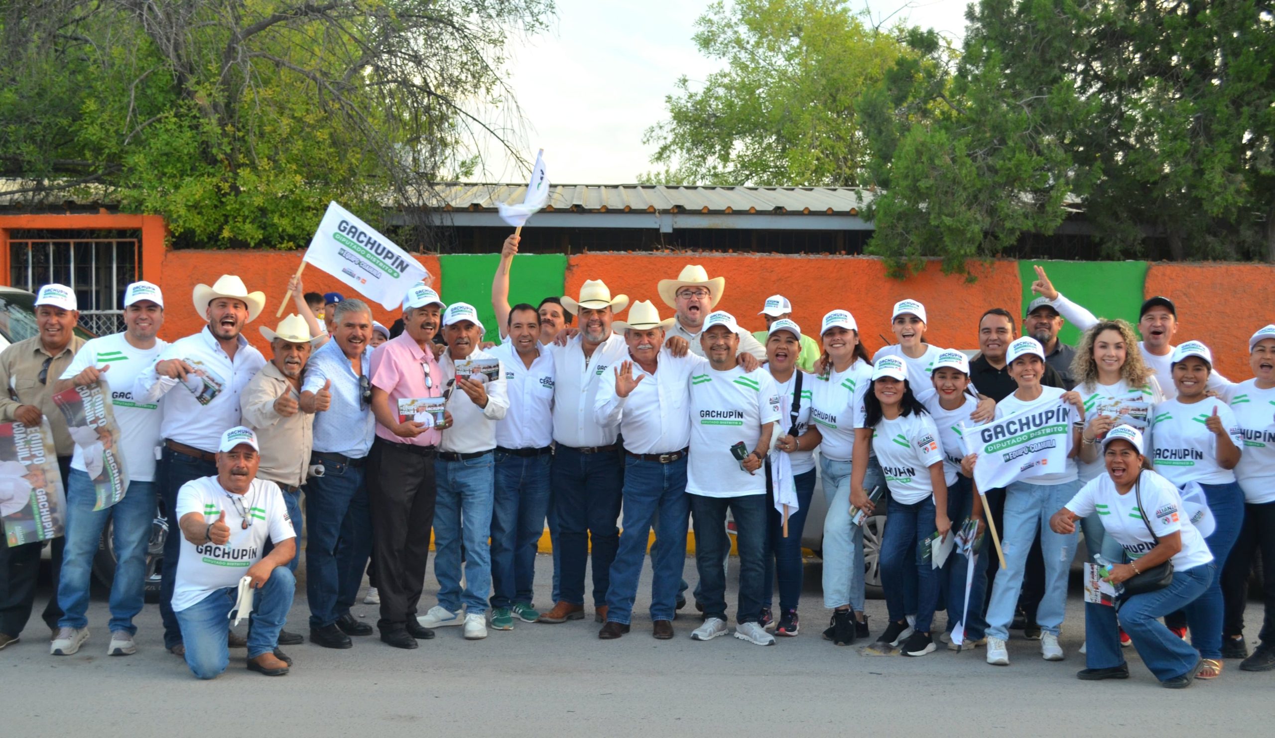 GACHUPÍN SUMA SIMPATÍAS EN EL MEGA CRUCERO DE LA OCCIDENTAL
