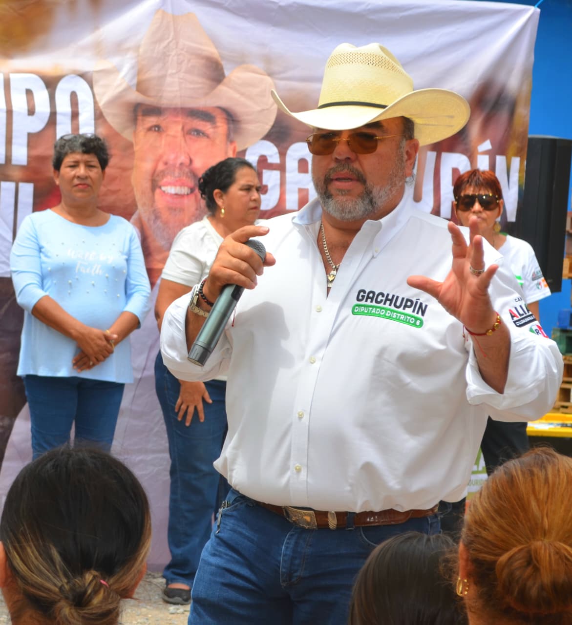 Amas de casa se suman al proyecto de Gachupín