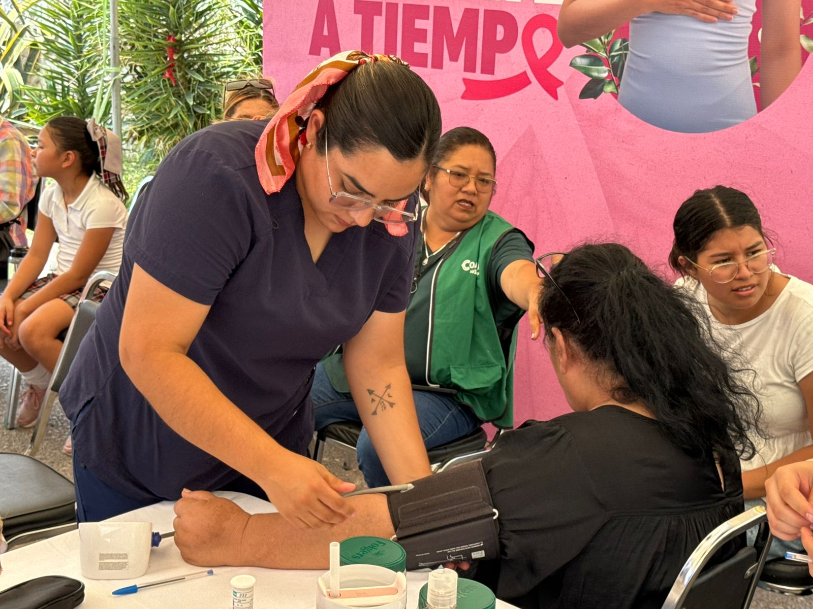 Llevan brigada de salud integral a las familias de Villa de Cloete